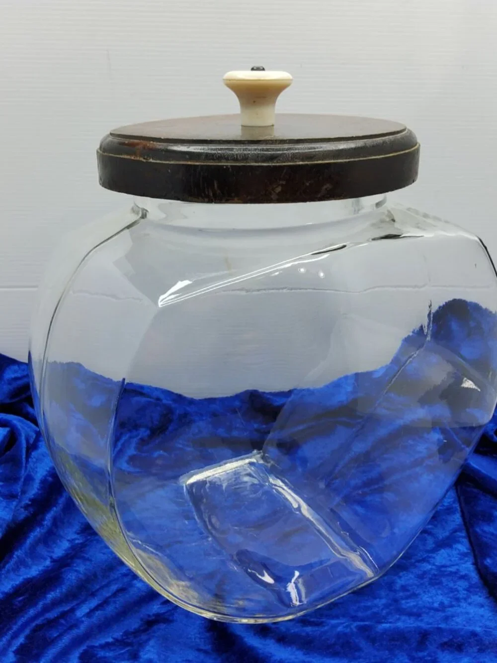 vintage large old fashion general store candy jar w/wooden lid